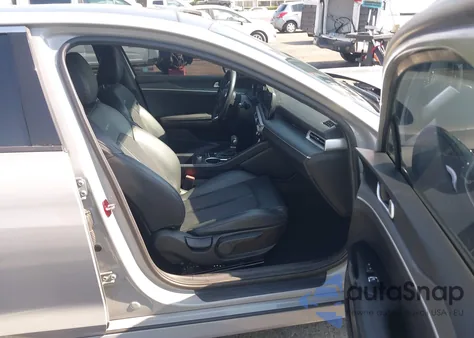 2022 Kia K5 Gt-Line z USA, uszkodzony, nr VIN 5XXG64J29NG110099